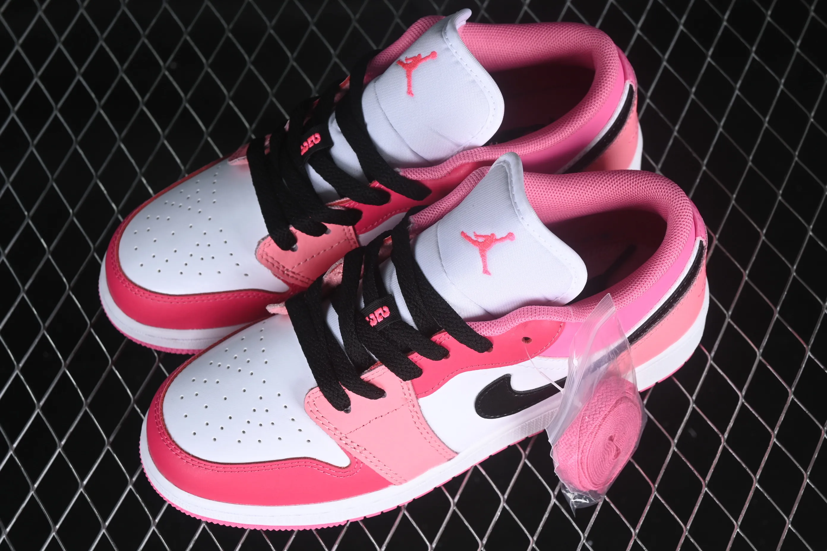 All categories Air Jordan Jordan series basketball shoes Air Jordan 1 Low G version pure original Air Jordan 1 Low AJ1 Joe 1 white pink low-top cultural basketball shoes 553560-162